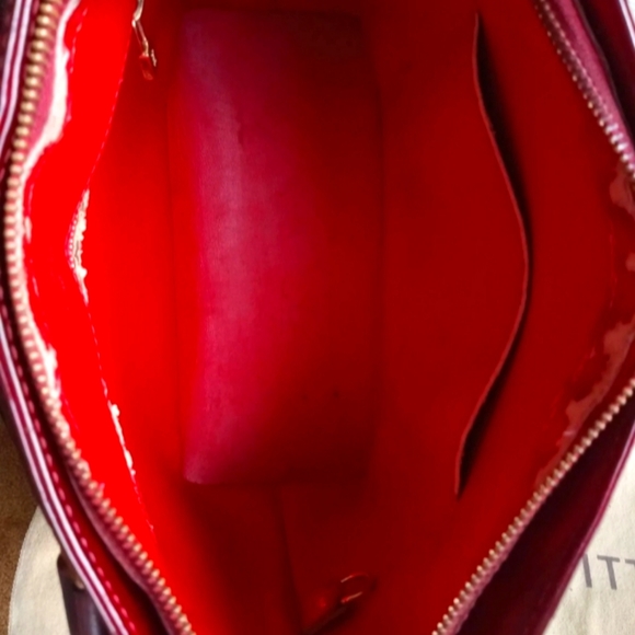 *IN NEED OF REPAIR* Louis Vuitton Houston Vernis Bag - Picture 4 of 12